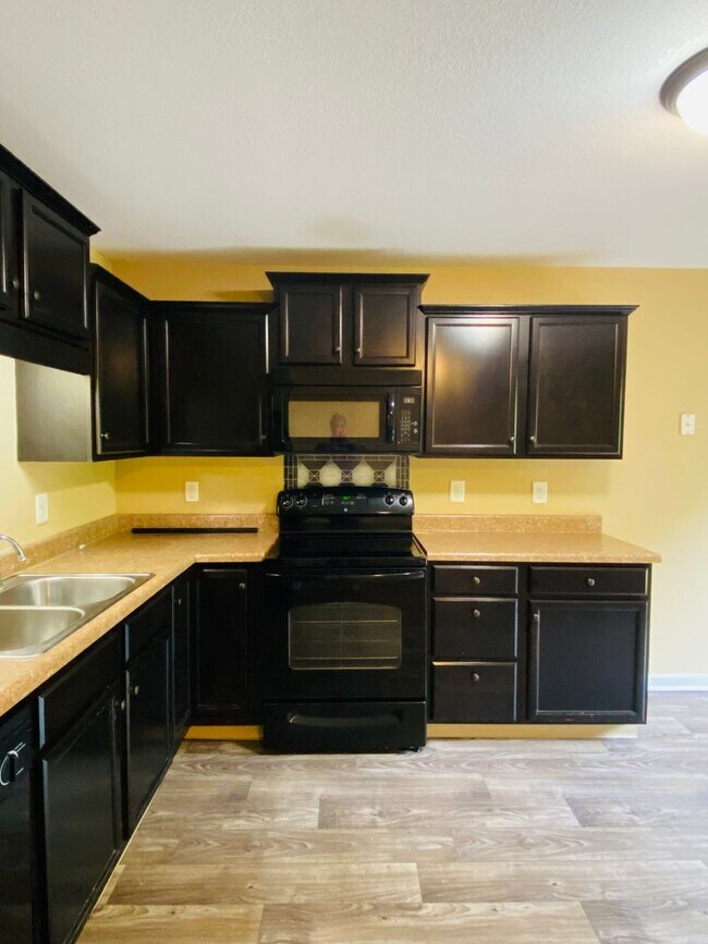 Building Photo - 1725 Thistlewood Dr