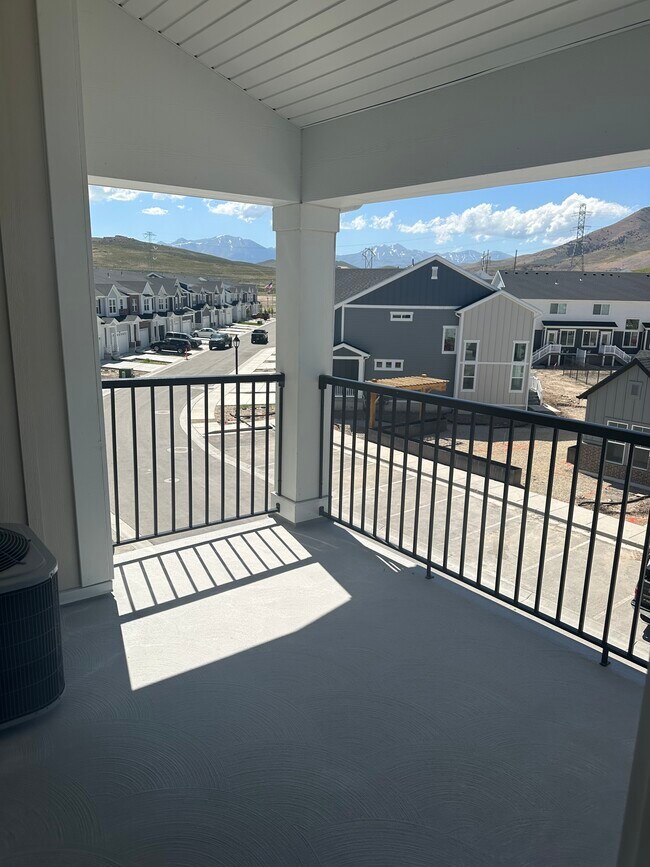 Building Photo - 947 W Coral Charm Way