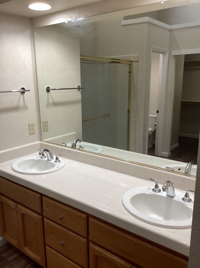 Building Photo - 3 Bedroom Home in Elk Grove