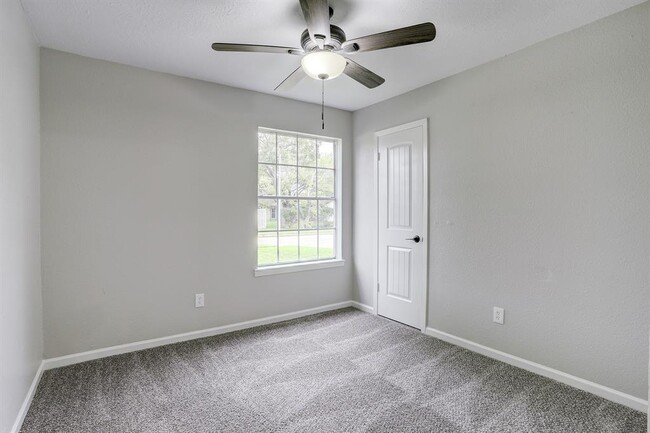 Building Photo - 2710 Virginia Colony Dr