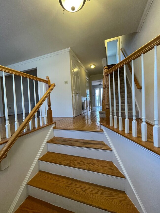 Building Photo - Luxurious And Spacious 3 Bed 2 Bath Brick Townhouse In Tysons Station