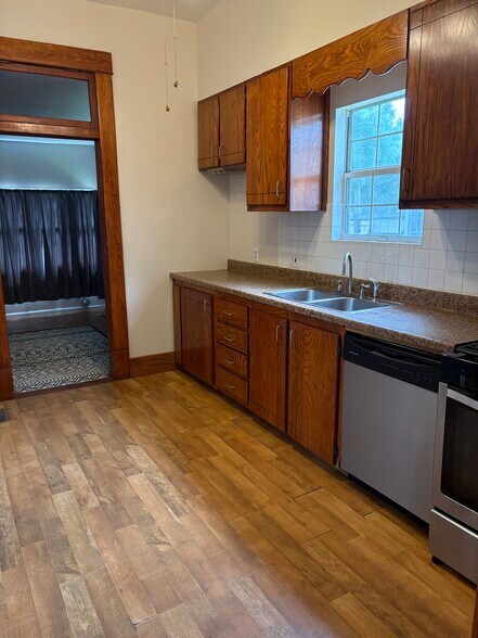 Kitchen - 538 N Aydelotte Ave