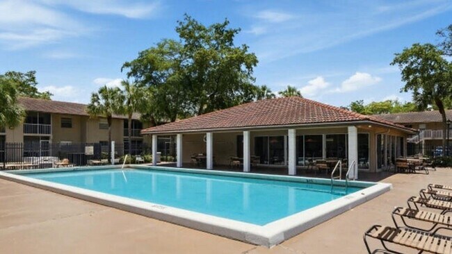 Building Photo - 8820 Royal Palm Blvd
