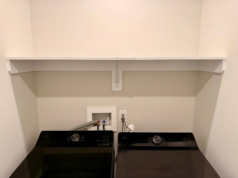 Building Photo - 906 Main St