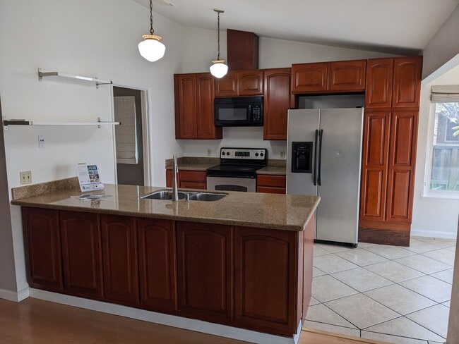 Building Photo - 908 Labrador Way