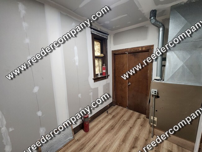Building Photo - 5008 Baring Ave