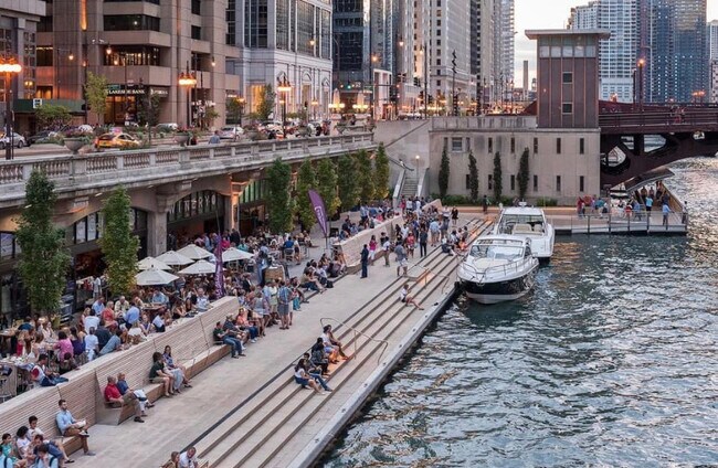 Building Photo - 400 N La Salle Dr