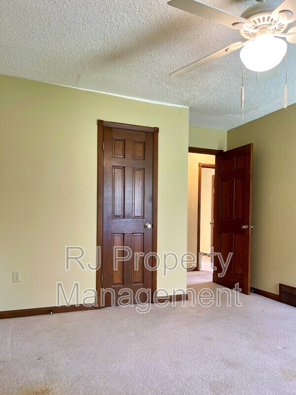 Building Photo - 421 Griffon Dr