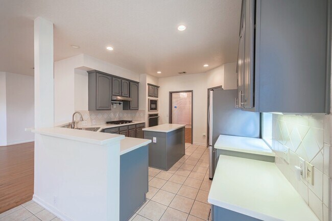 Building Photo - 11606 Canyon Woods Dr