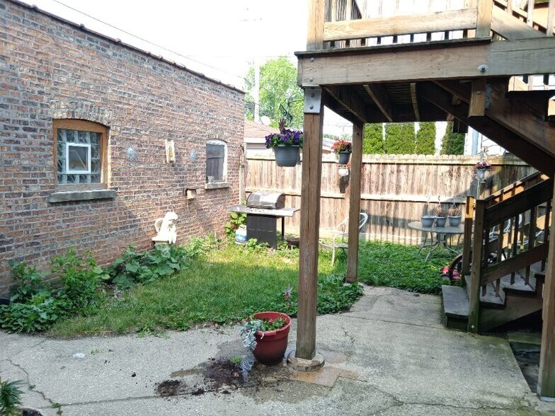 Building Photo - 3235 N Lockwood Ave