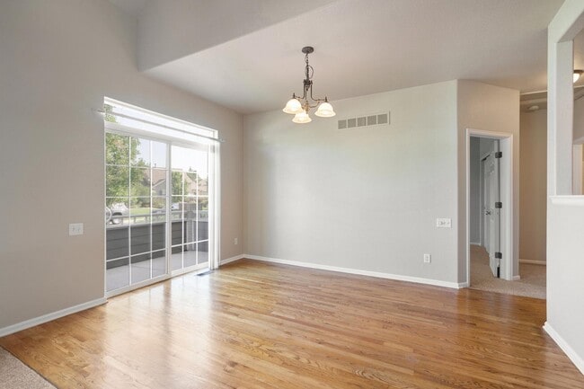 Building Photo - Like-New Townhome in Desirable West Loveland