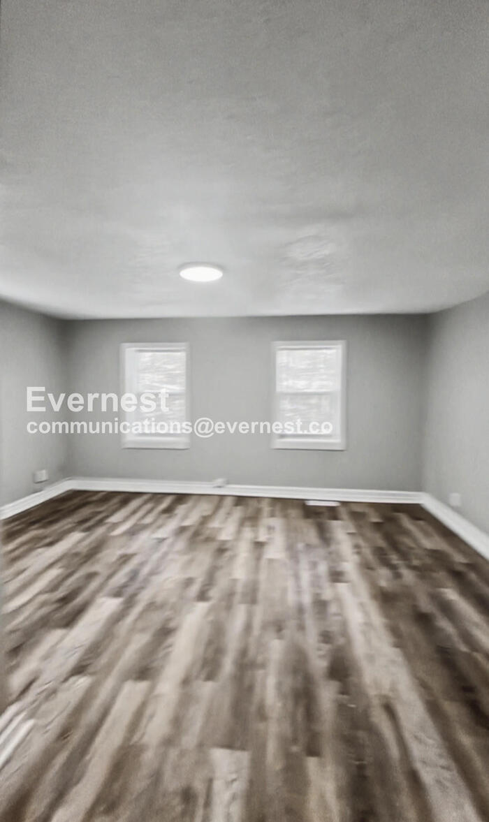 Building Photo - 700 S Savage St