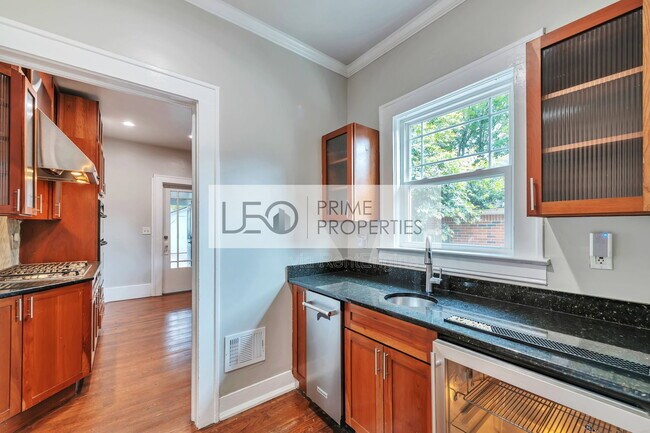 Building Photo - 1745 Sylvan Rd SW