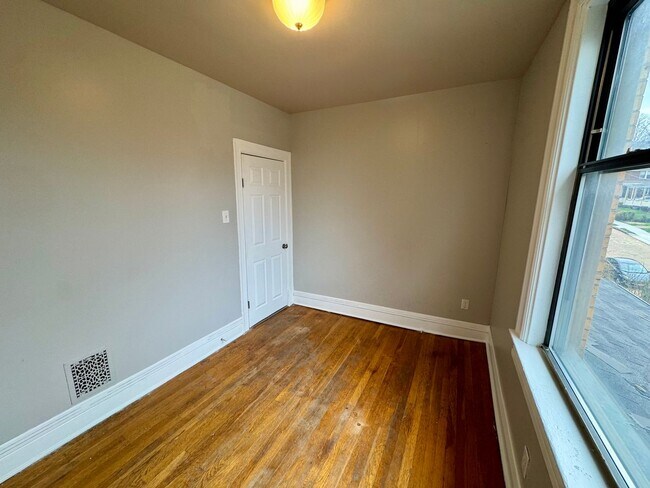 Building Photo - 111 S Ohio St