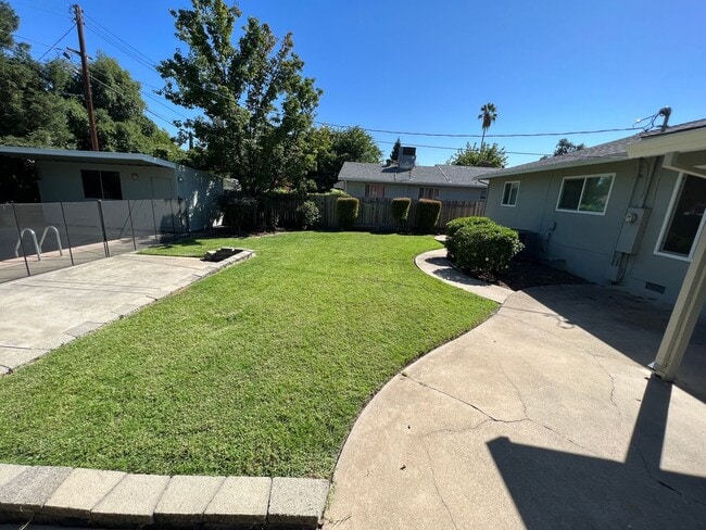 Building Photo - Charming Neighborhood in Carmichael with b...