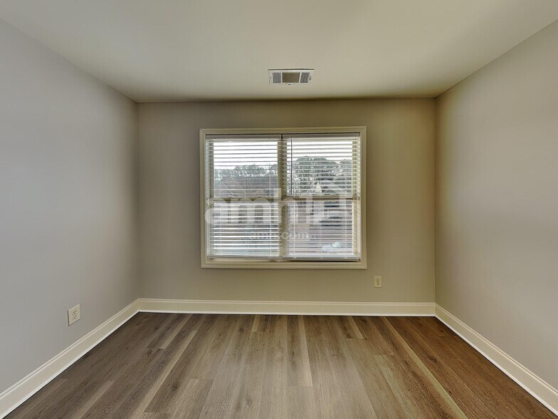 Building Photo - 414 Strawberry Walk
