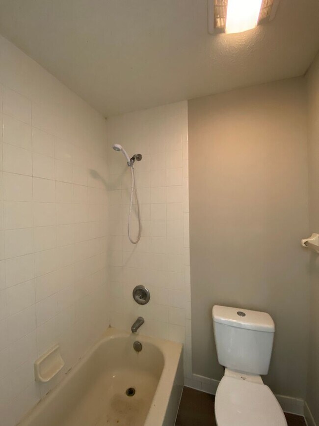 Building Photo - Cannot be shown until MAY!!!Great Home in quiet Belleview Neighborhood 3/2/1 - ***Won't Last***