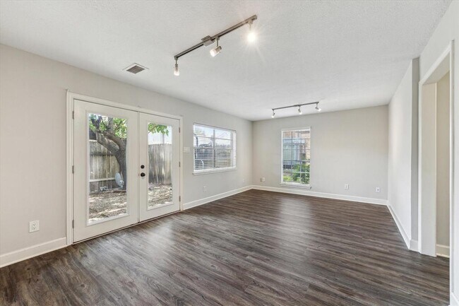 Building Photo - 1107 Country Pl Dr