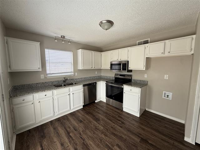 Building Photo - 2203 Chatham Square Ct
