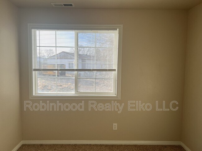 Building Photo - 1640 Winchester Dr