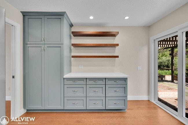 Building Photo - Gated Cimarron 3 Bed/ 2 Bath Home with Garage & Community Amenities