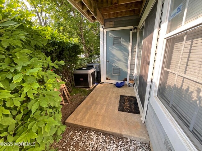 Building Photo - 41 Fennec Ct