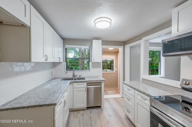 Building Photo - 7832 Newton Rd