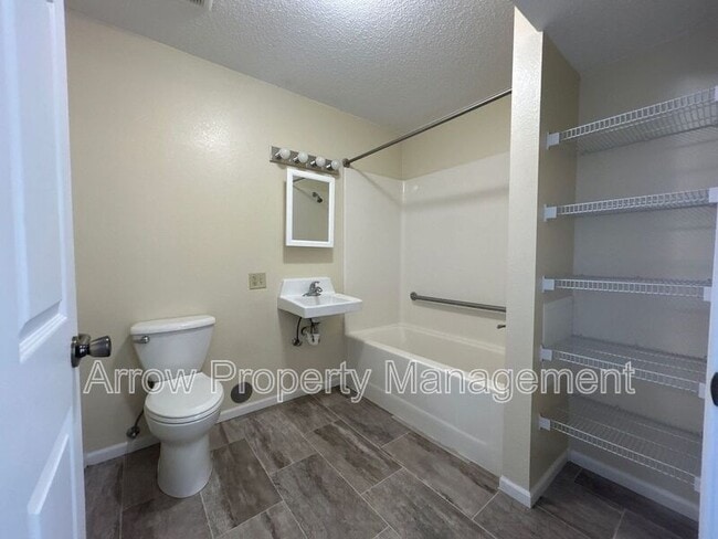 Building Photo - 1015 14th St