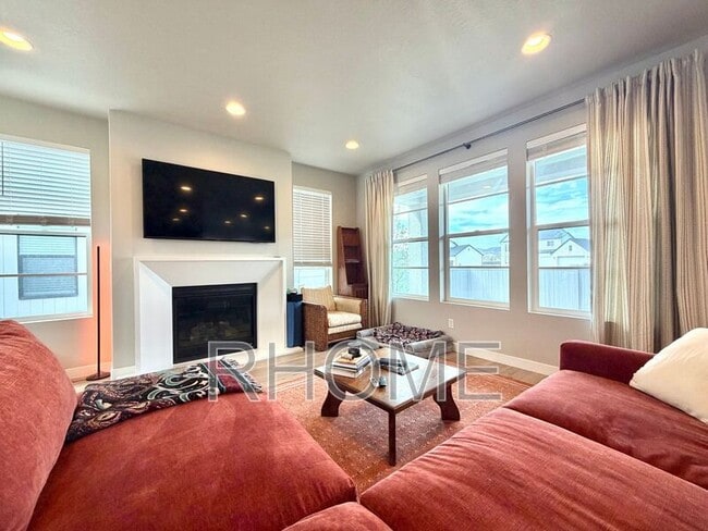 Building Photo - 5066 W Elm Field