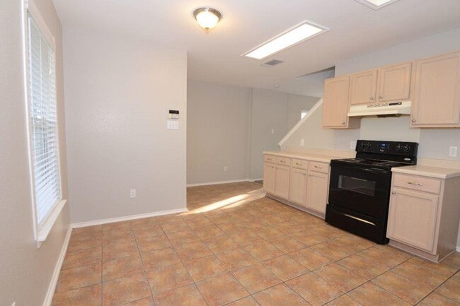 Building Photo - 10316 Garbacz Dr