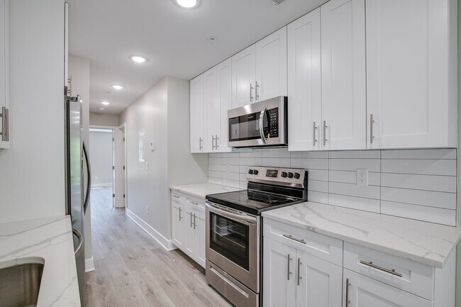 Building Photo - 2017 N College Ave