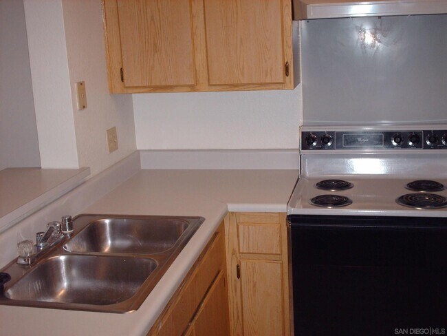 Building Photo - 3550 Lebon Dr