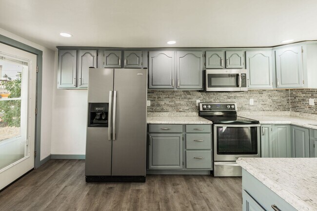 Building Photo - 452 Fremont St