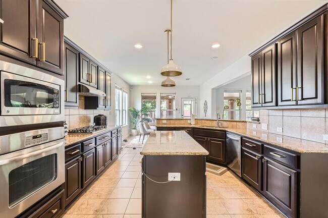 Building Photo - 4349 Green Tree Dr