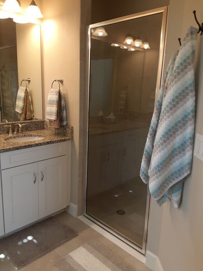 Building Photo - Annual/Seasonal/short term turnkey furnish...