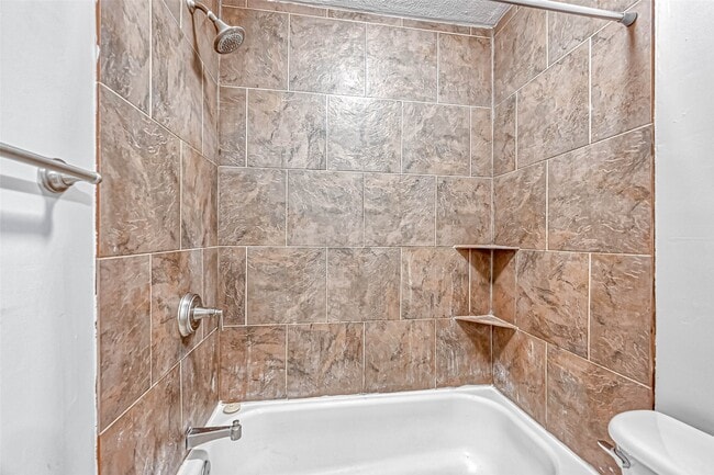 Building Photo - 2235 Sentinal Oaks St