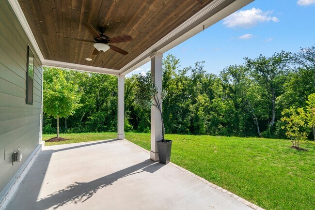 Building Photo - Canterbury Townhome