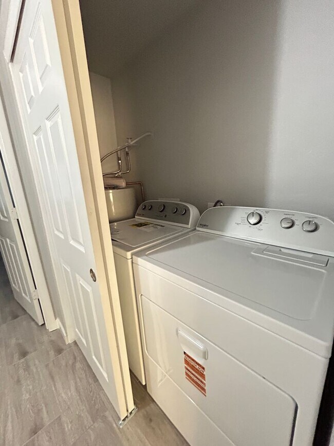 Building Photo - Brand New Remodel, 2 Bedroom, 2 Bathroom, Great Location