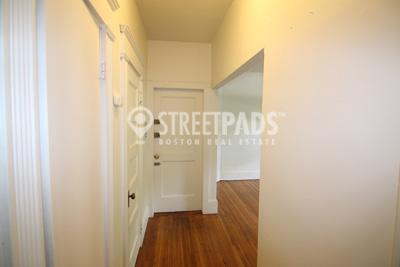 Building Photo - 1 bedroom in Brookline MA 02446