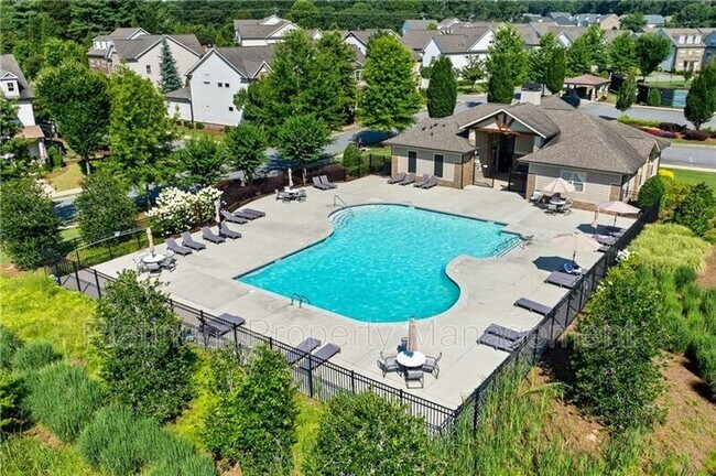 Building Photo - 705 Fieldcrest Park Ln