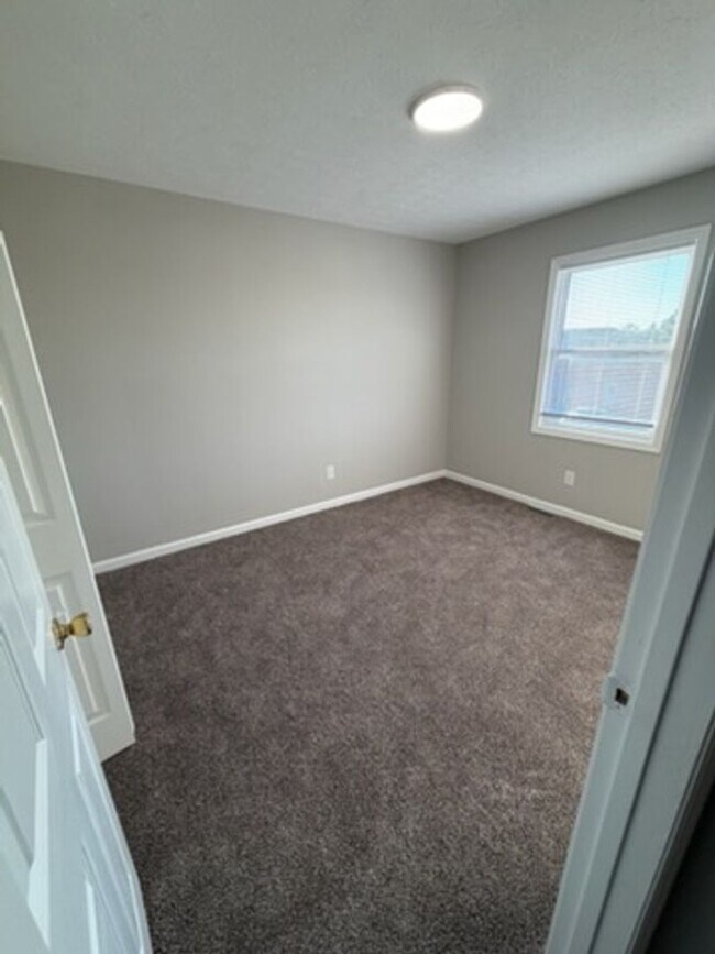Building Photo - 175 S Killarney Ln