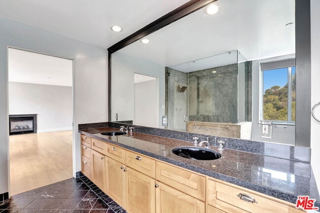Building Photo - 6396 Weidlake Dr