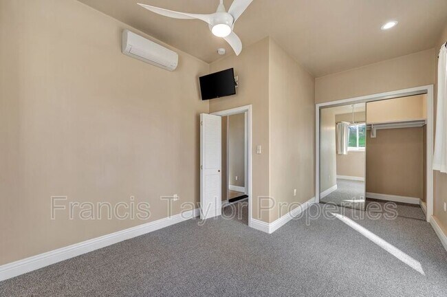 Building Photo - 2861 Eastview Terrace