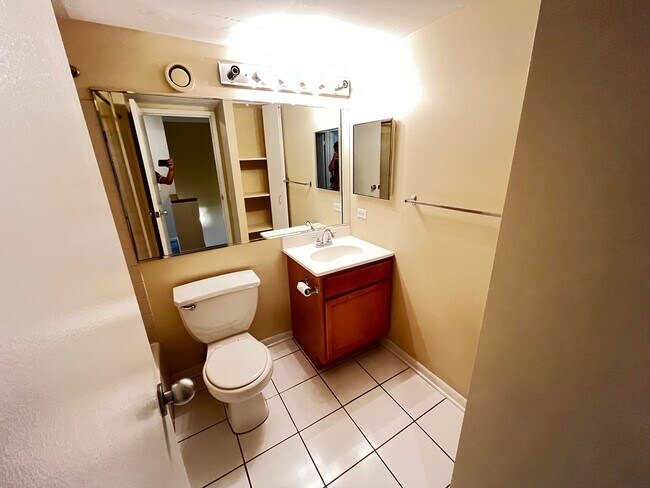 Building Photo - Spacious 2-story, 2-Bedroom Condo in Prime Buena Park Location Near the Lake