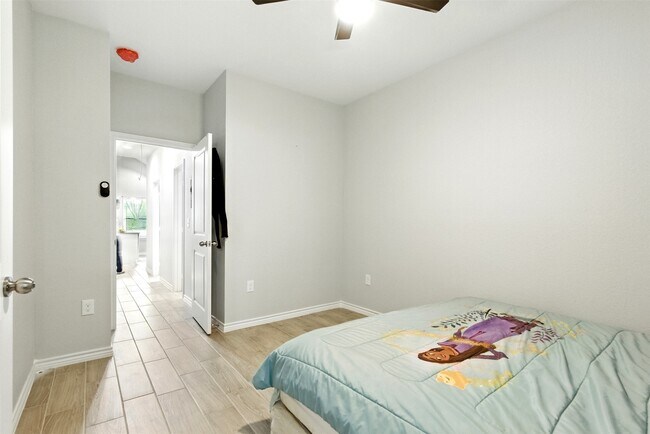 Building Photo - 352 Westchase St