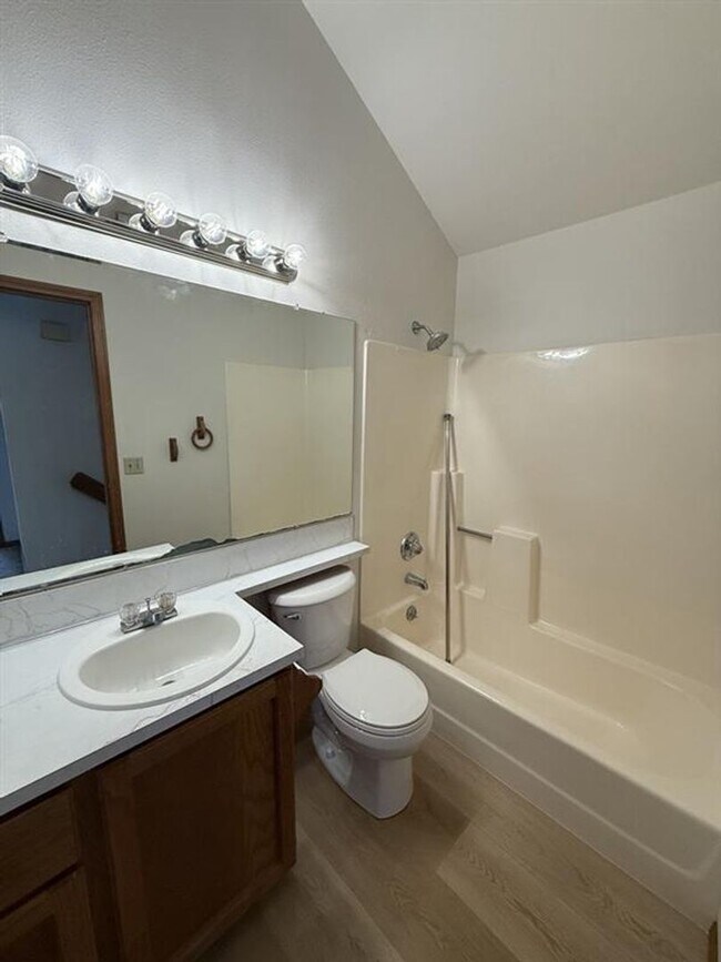 Building Photo - 17565 NW Woodmere Ct