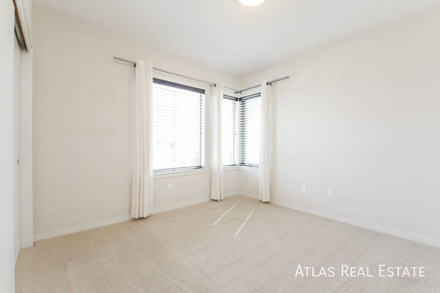 Building Photo - 3359 Mariposa St