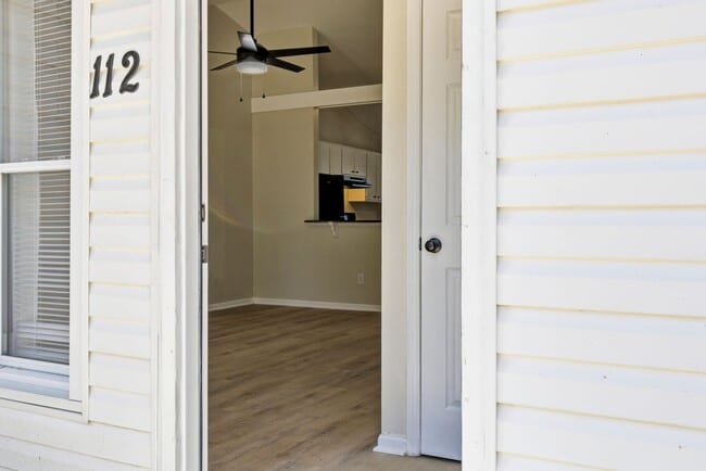 Building Photo - 2bed/1bath Duplex