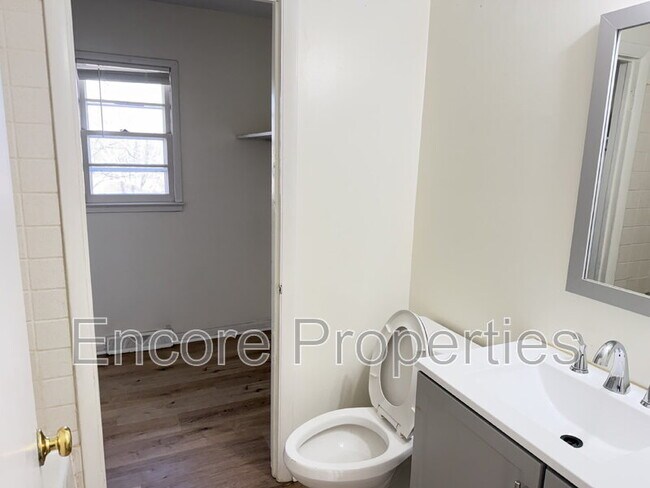 Building Photo - 1502 Larson St