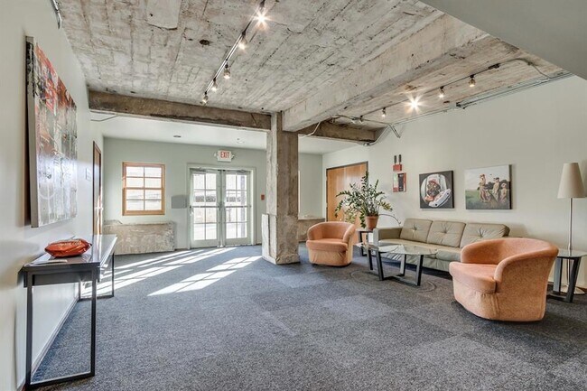 Building Photo - 1209 N Harvey Ave